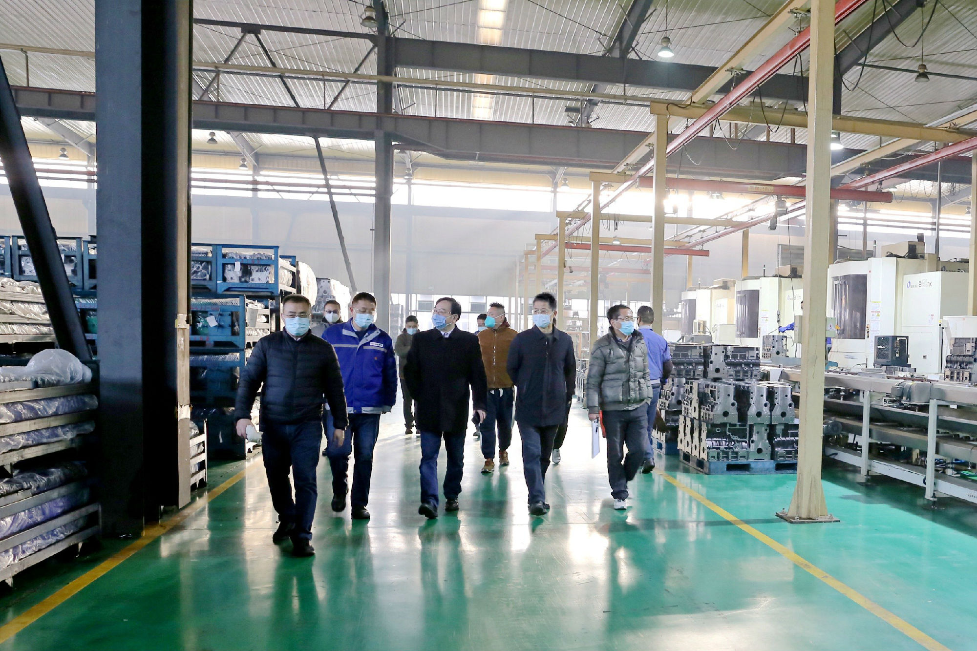 圖為公司領(lǐng)導(dǎo)一行檢查機(jī)加工廠生產(chǎn)現(xiàn)場(chǎng)_副本.jpg